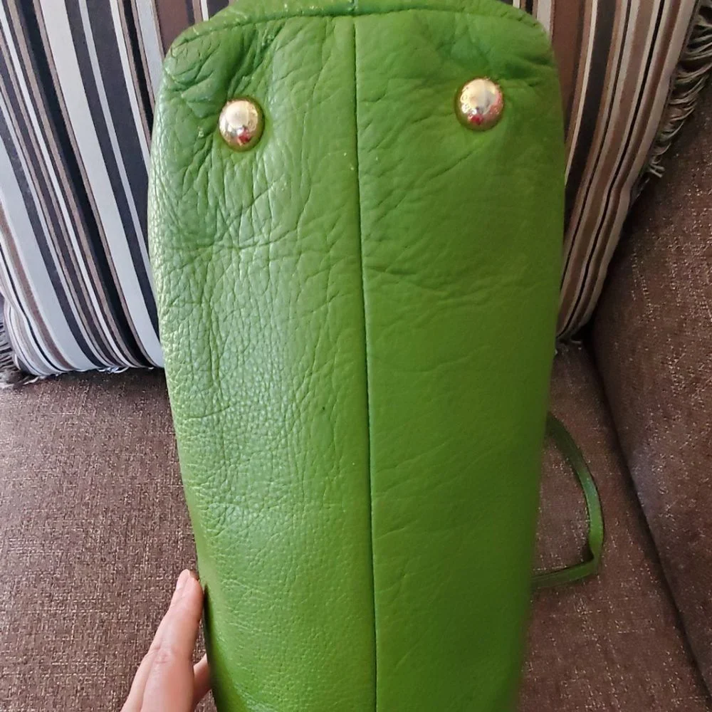 Michael Kors Tote, Green Leather - Picture 4 of 11